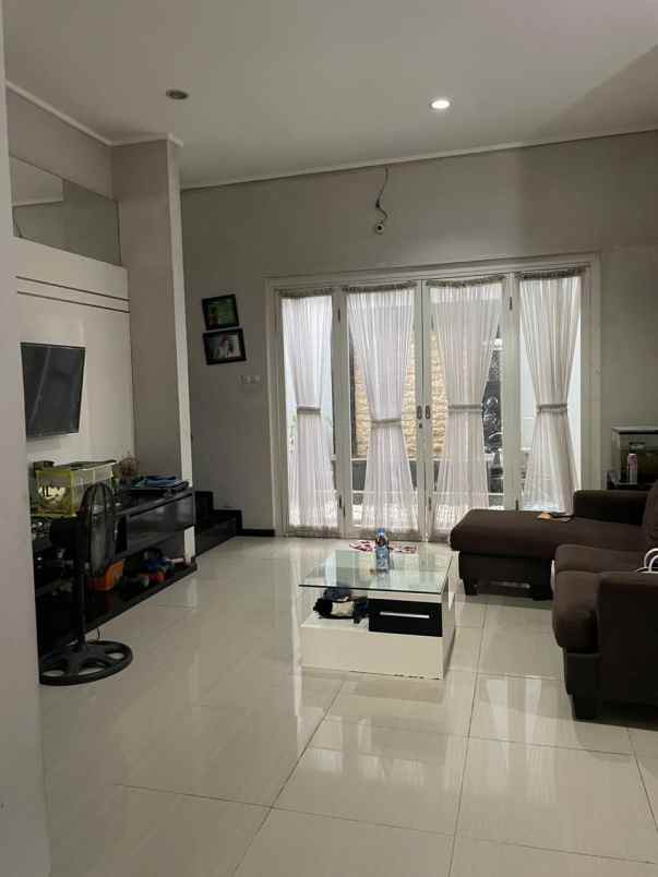 dijual rumah pakuwon city florence