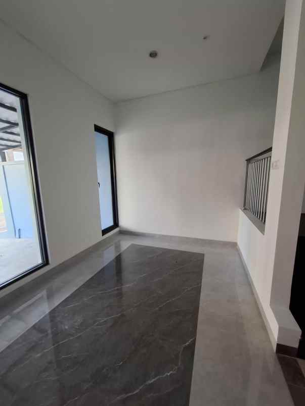 dijual rumah pakuwon city imperial beach