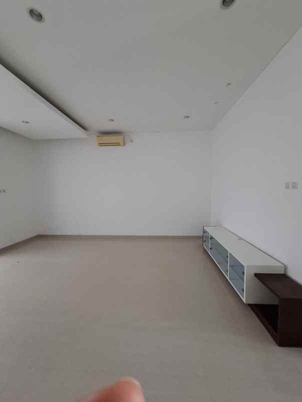 dijual rumah pakuwon city imperial beach