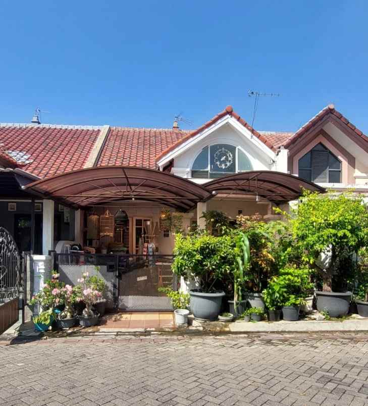 dijual rumah pakuwon city surabaya