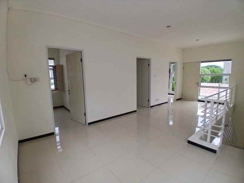 dijual rumah pakuwon city surabaya