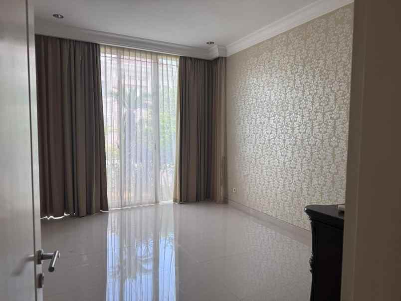 dijual rumah pakuwon indah la riz minimalis