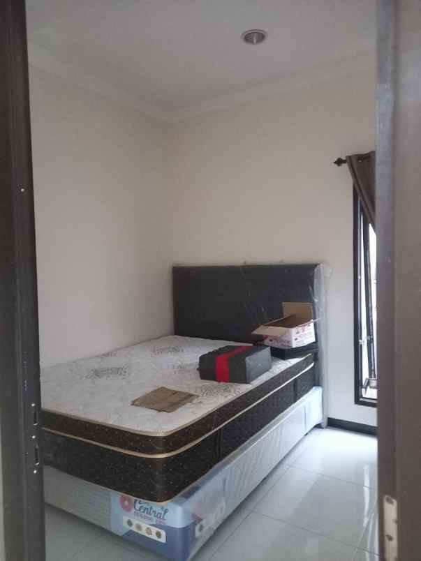 dijual rumah pandanaran hills