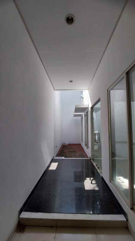 dijual rumah pantai mentari