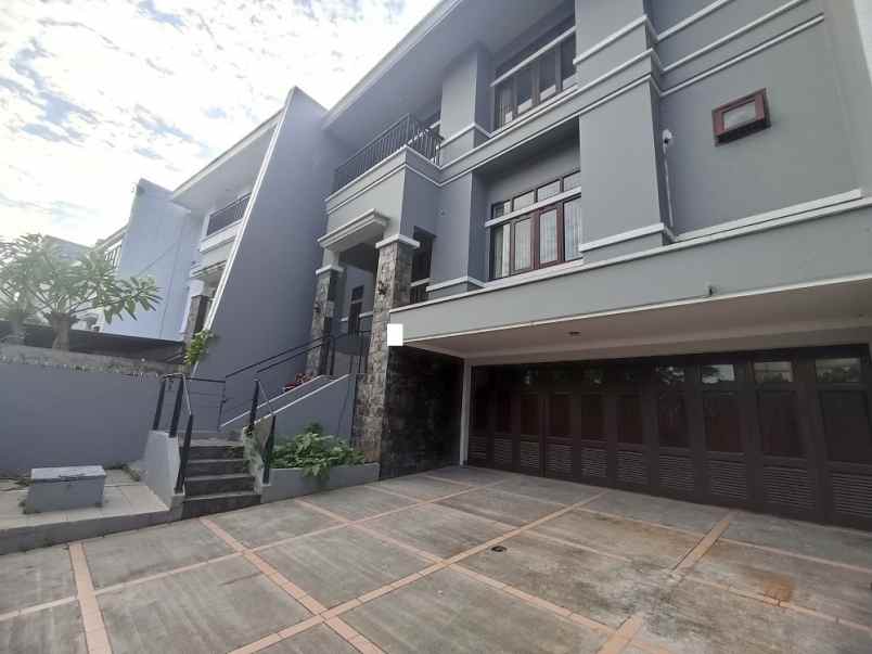 dijual rumah pelangi gading residence