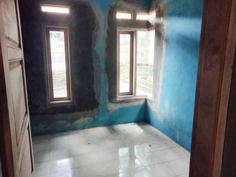 dijual rumah pinggir jl desa dekat ke jalan propinsi