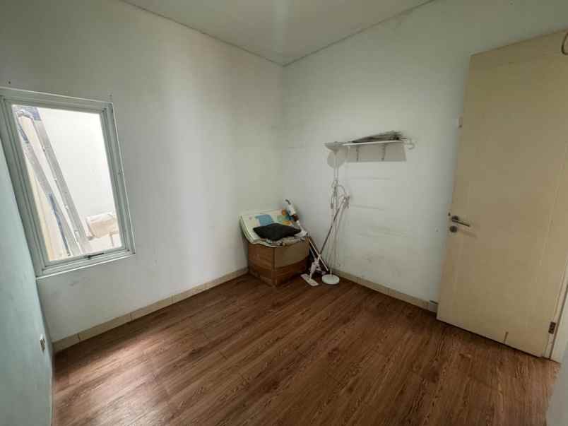 dijual rumah pondek aren tangerang selatan