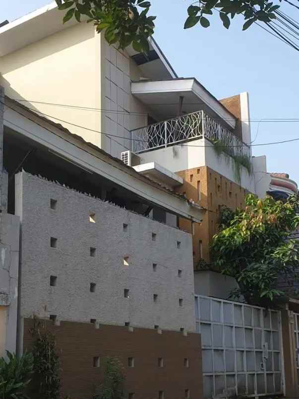 dijual rumah pondok gede