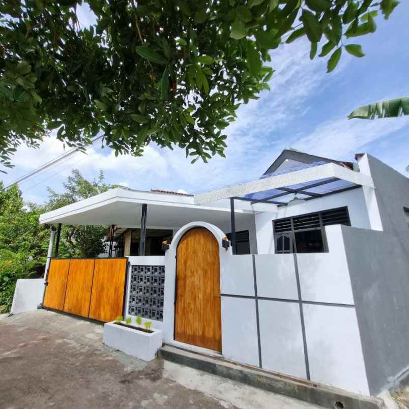 dijual rumah potorono