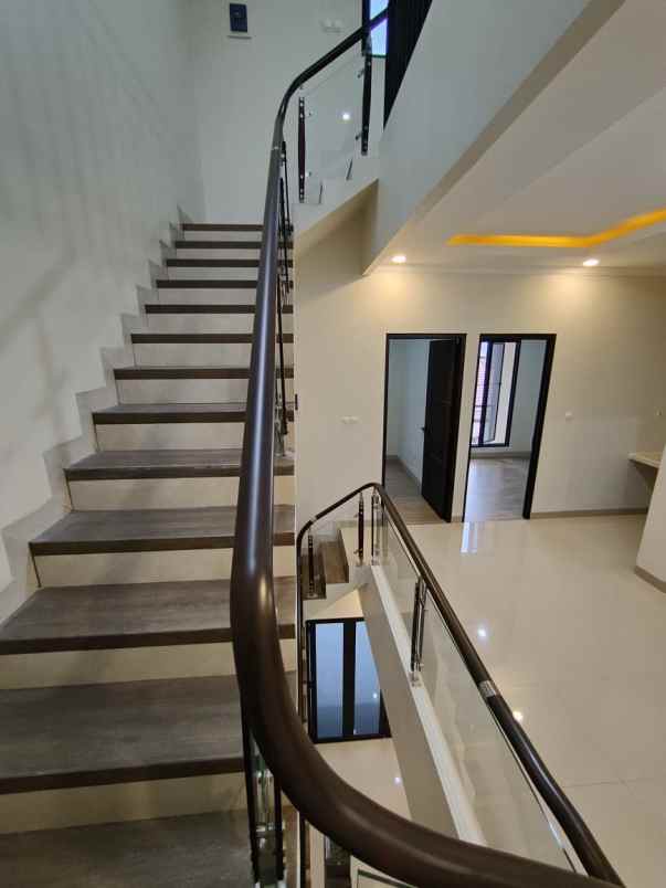 dijual rumah pulo asem