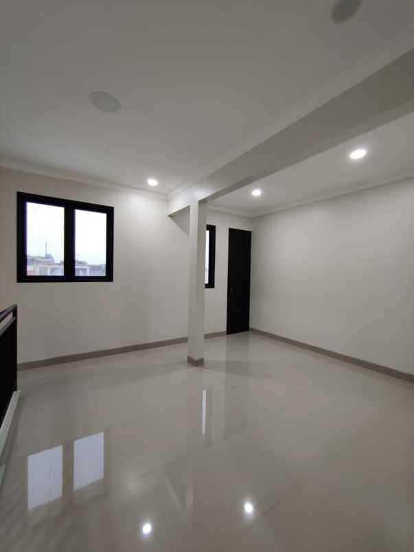 dijual rumah pulo asem