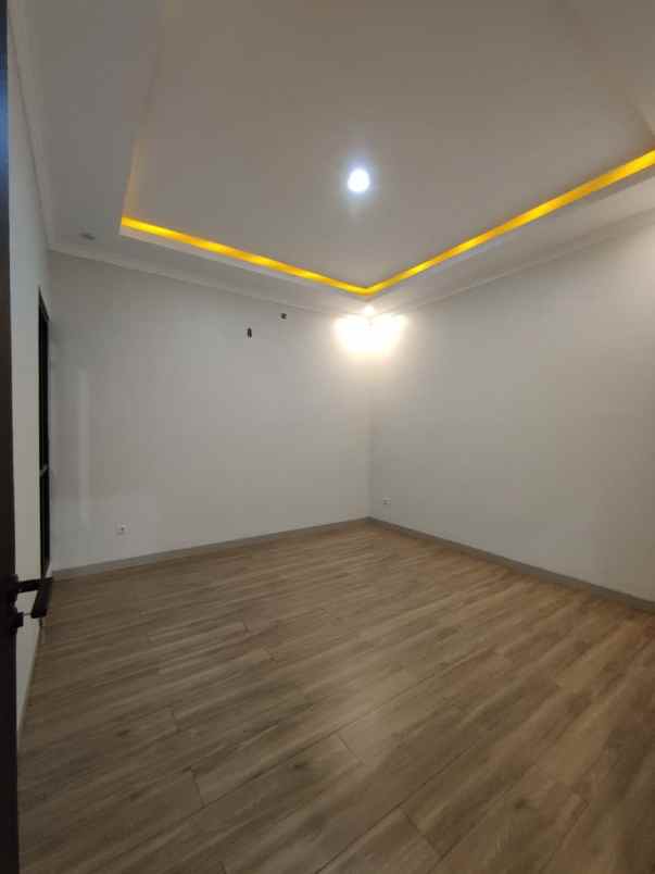 dijual rumah pulo asem