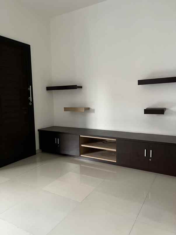 dijual rumah rapih dn bersih