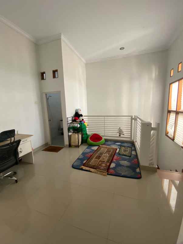 dijual rumah ratu jaya