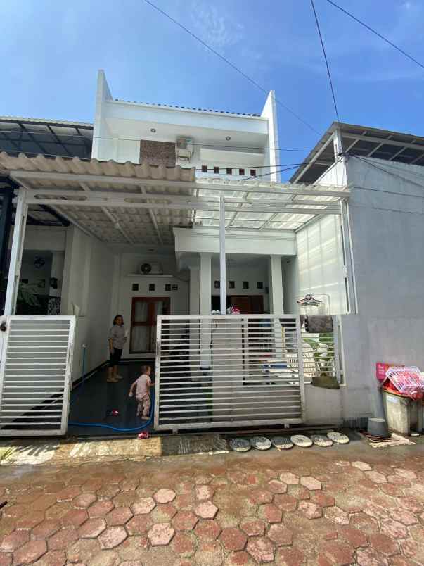 dijual rumah ratu jaya