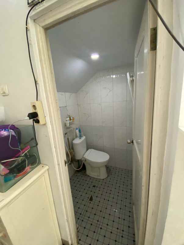 dijual rumah ratu jaya