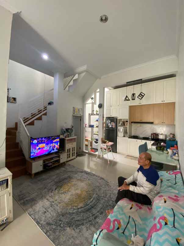 dijual rumah ratu jaya