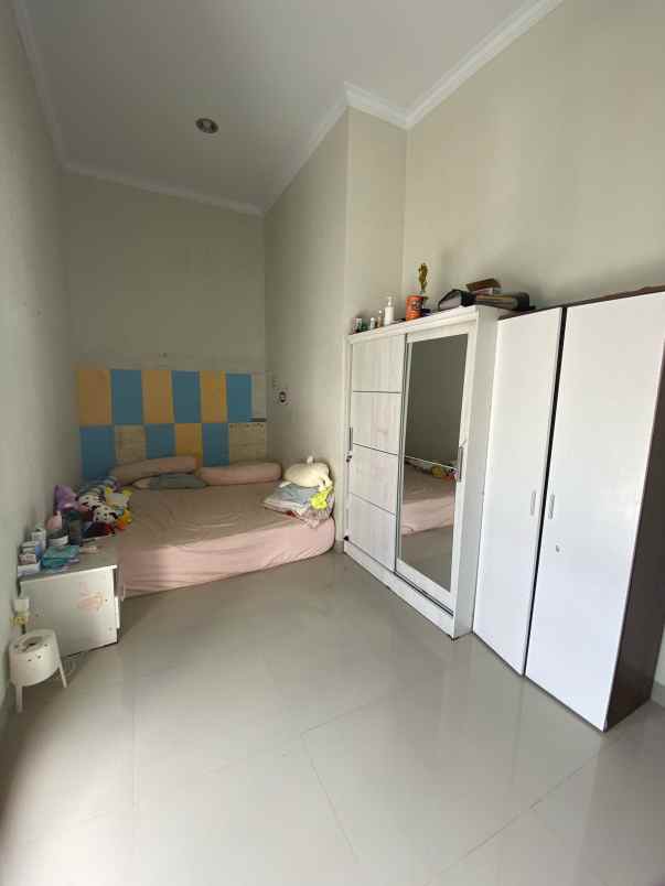 dijual rumah ratu jaya