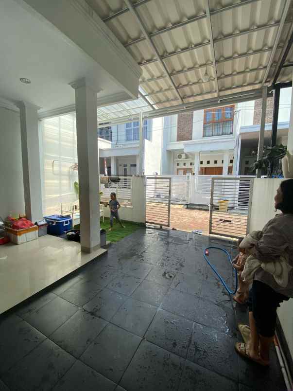 dijual rumah ratu jaya