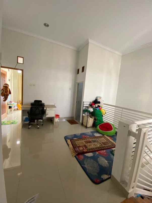dijual rumah ratu jaya