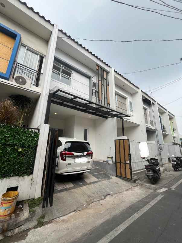 dijual rumah rawa buaya cengkareng