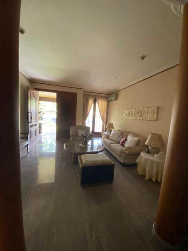 dijual rumah raya dharmahusada