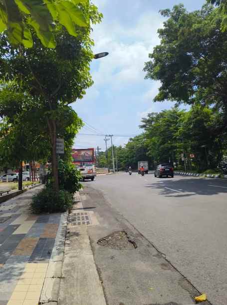 dijual rumah raya dr sutomo