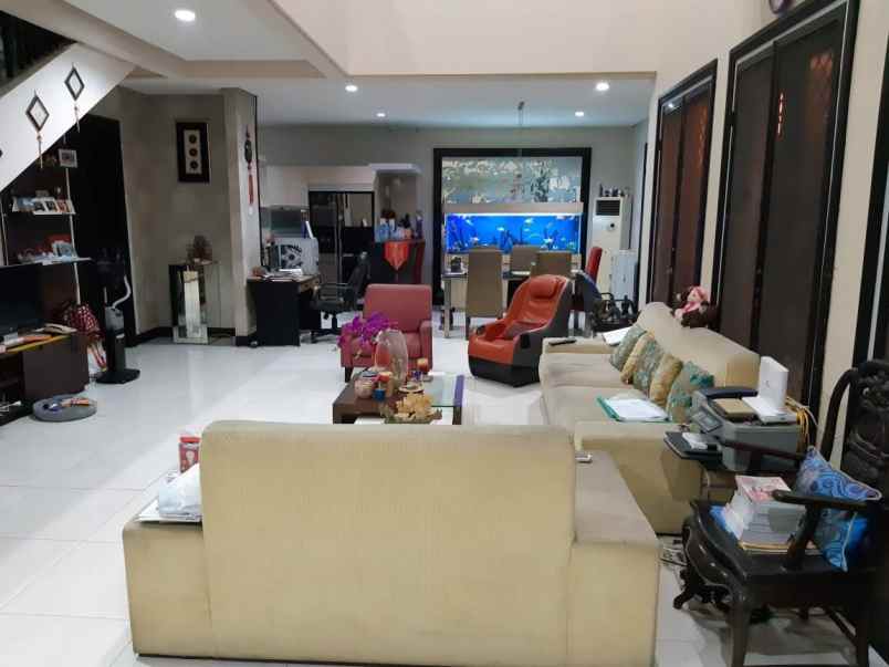 dijual rumah regency 21