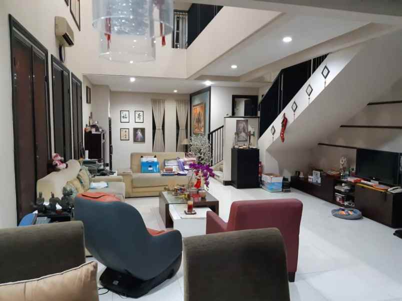 dijual rumah regency 21