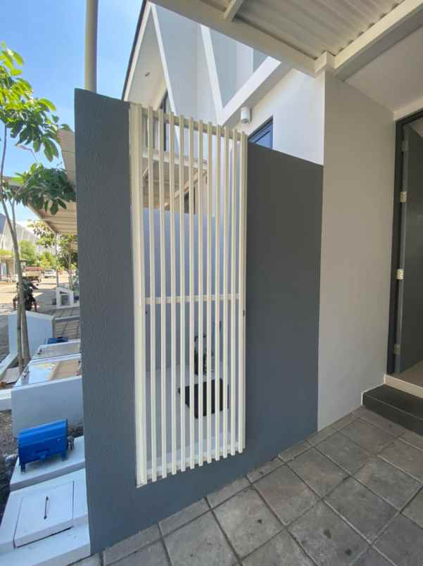 dijual rumah royal residence