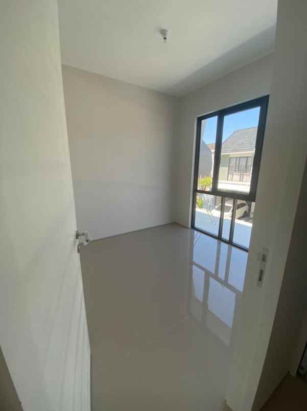 dijual rumah royal residence