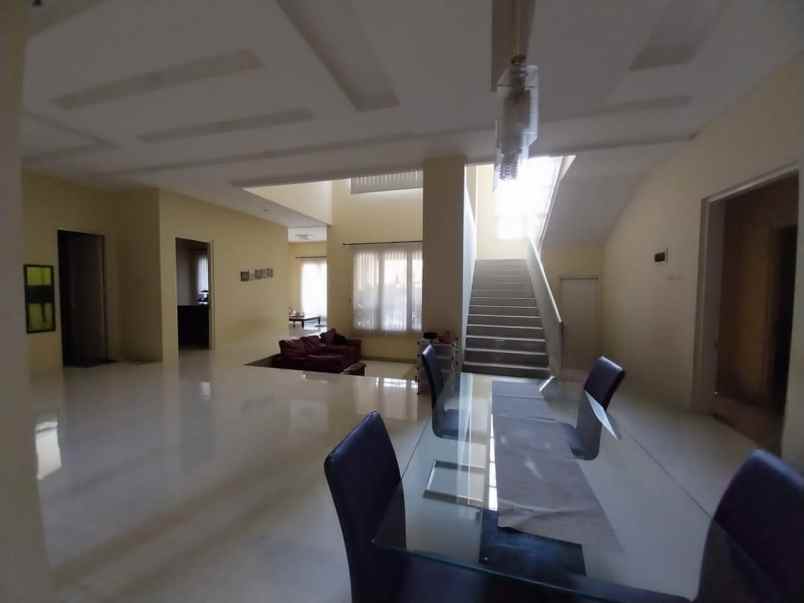 dijual rumah rungkut asri