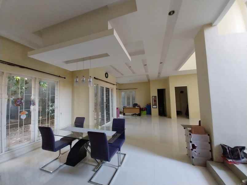 dijual rumah rungkut asri