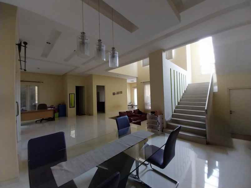 dijual rumah rungkut asri