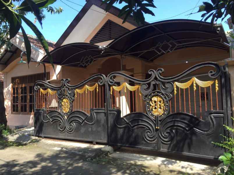 dijual rumah rungkut barata