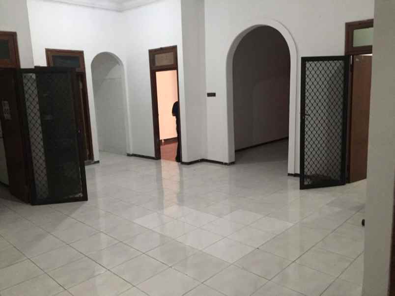dijual rumah rungkut barata