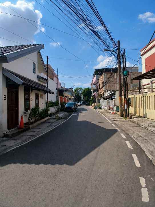 dijual rumah salemba
