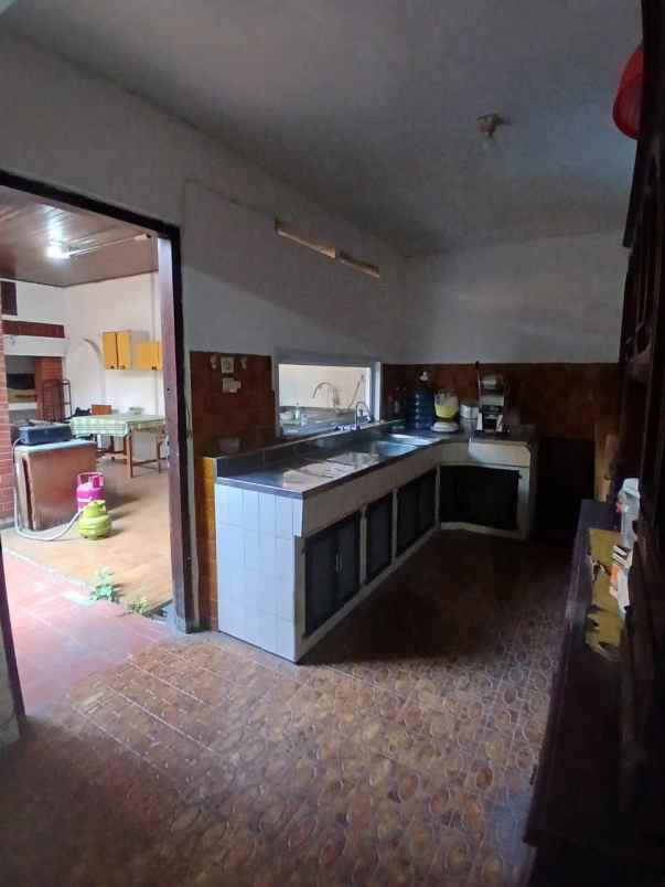 dijual rumah salemba