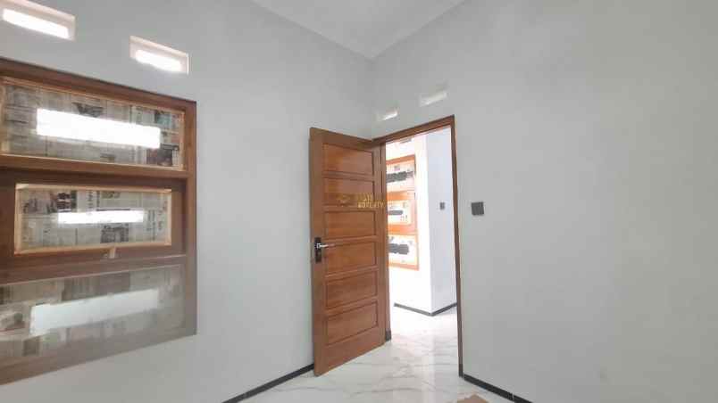 dijual rumah selomartani