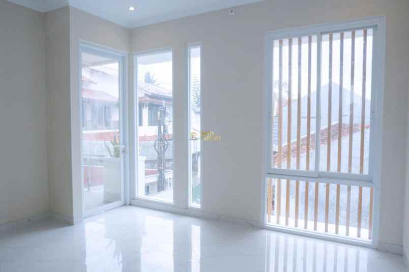 dijual rumah sendangadi