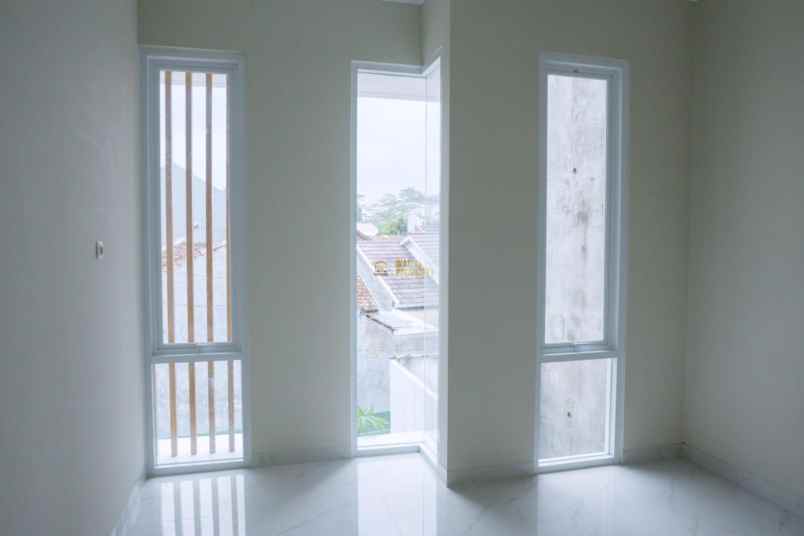 dijual rumah sendangadi