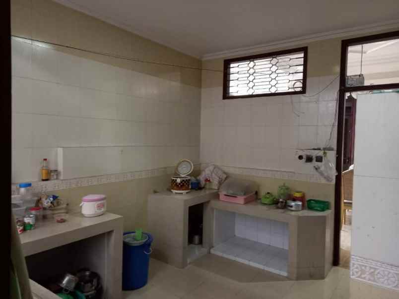 dijual rumah seruni surabaya pusat