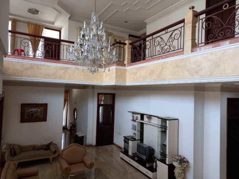 dijual rumah seruni surabaya pusat