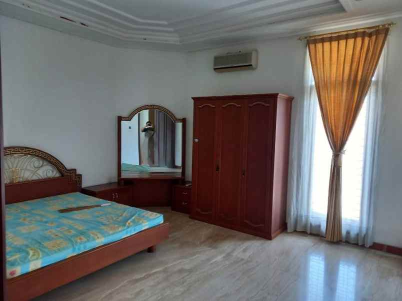 dijual rumah seruni surabaya pusat