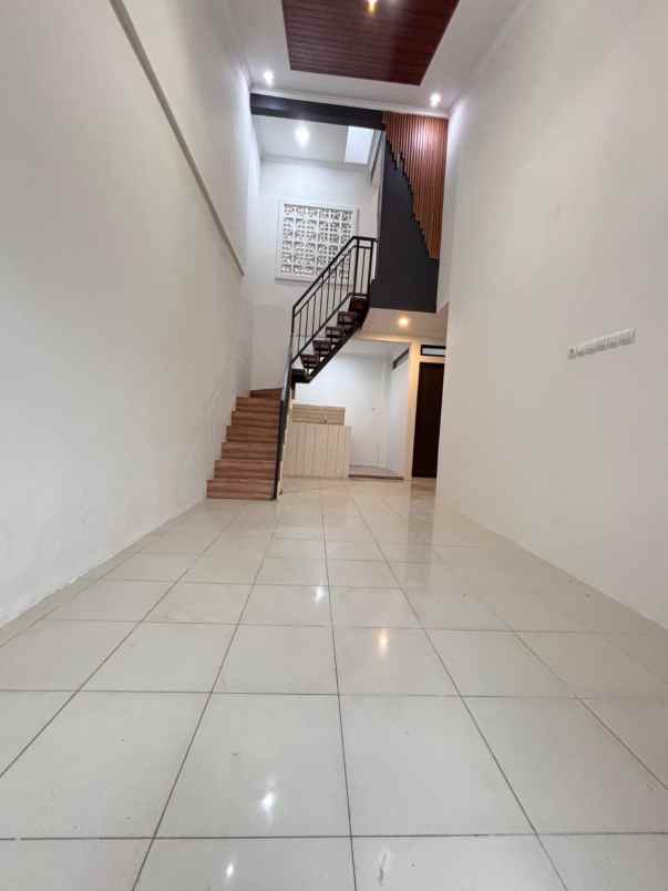 dijual rumah siap huni 2 lanati