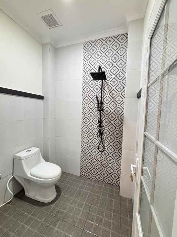 dijual rumah siap huni 2 lanati