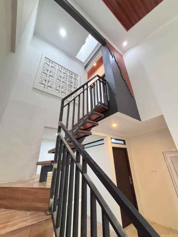 dijual rumah siap huni 2 lanati