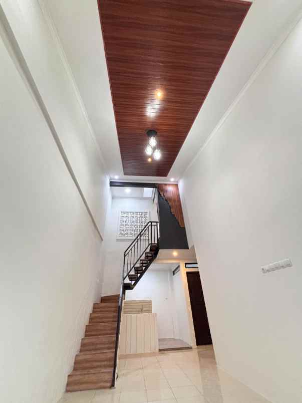 dijual rumah siap huni 2 lanati