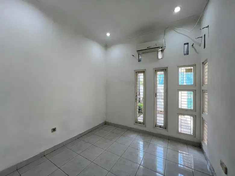 dijual rumah siap huni di utan kayu jakarta timur