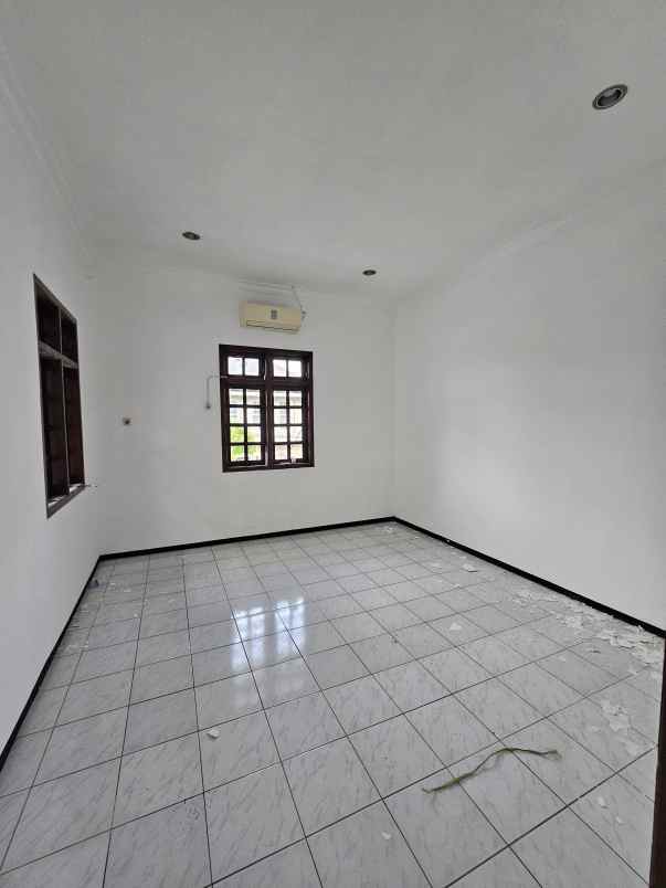 dijual rumah simpang darmo permai